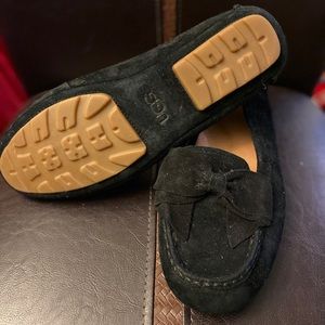 NWOT SIZE 9 UGGS black velvet bow flats